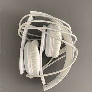 White beats with cord